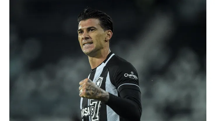 Thiago Ribeiro/AGIF. Victor Cuesta responde investida do Bahia