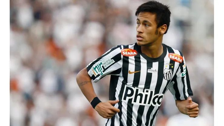 Foto: Ricardo Saibun/AGIF - Neymar surgiu para o futebol no Santos