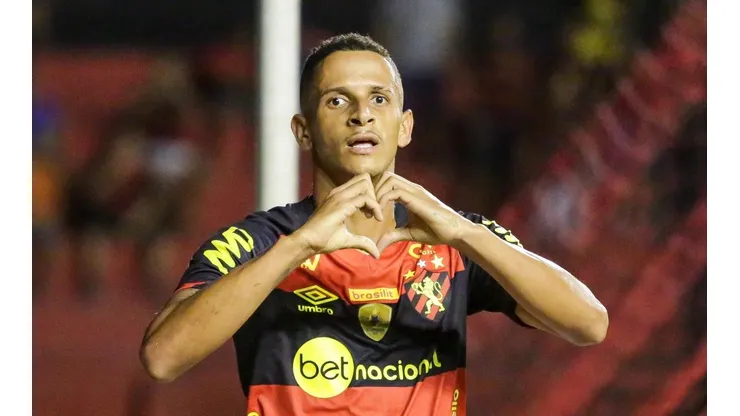 Foto: (Rafael Vieira/AGIF) - Luciano Juba, do Sport, interessa ao Botafogo