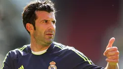 Getty Images. Torcida do Real Madrid faz 'lobby' por novo Figo