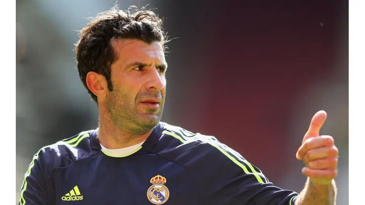Getty Images. Torcida do Real Madrid faz 'lobby' por novo Figo