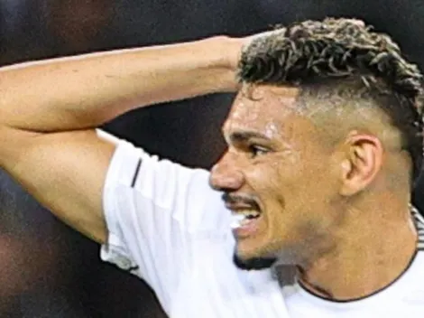 “Lugar de Tiquinho Soares”; Camisa 9 é encontrado para jogar no Botafogo