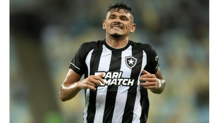 Foto: Jorge Rodrigues/AGIF - Tiquinho Soares: atacante foi baixa no Botafogo contra o Sergipe