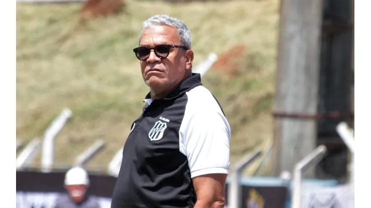 Foto: Diego Almeida/PontePress - Hélio dos Anjos está há mais de um ano na Ponte Preta.