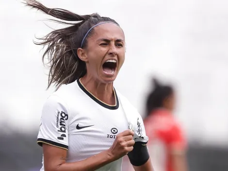 Diany vai 'para as cabeças' e conquista grande feito pelo Corinthians