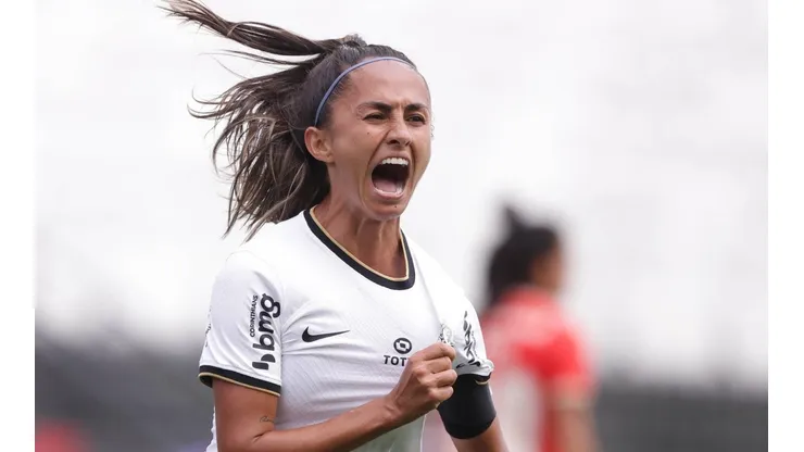 Foto: Ettore Chiereguini/AGIF - Diany marcou três gols na estreia do Corinthians no Brasileirão Feminino