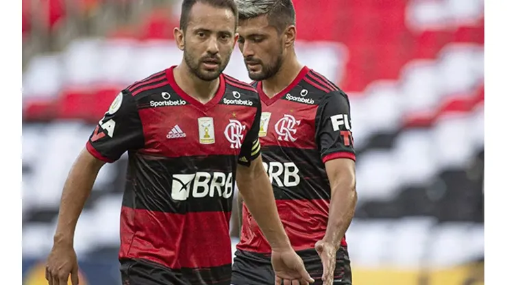 Éverton Ribeiro e Arrascaeta 'ficam para trás' para meia do Grêmio - Foto: Alexandre Vidal/Flamengo