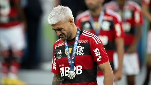 Jorge Rodrigues/AGIF. Arrascaeta perdeu a primeira cobrança de pênaltis do Flamengo na decisão