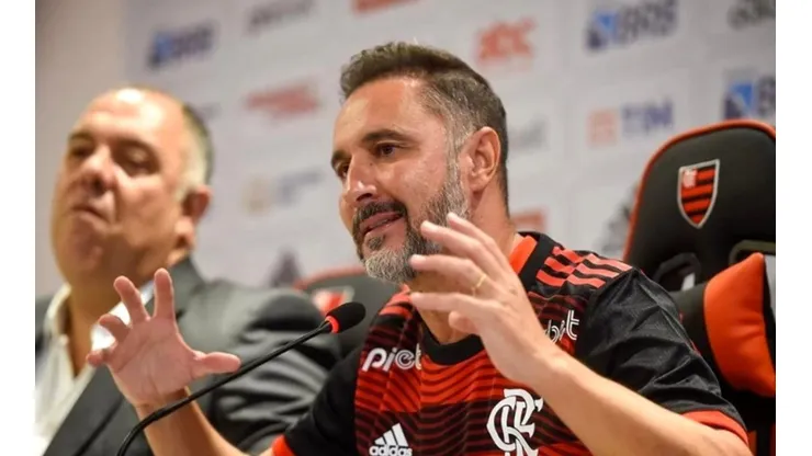 Foto: Divulgação/CRF - Vítor Pereira anteriormente havia pedido Artur no Flamengo; Abel tem mesmo desejo