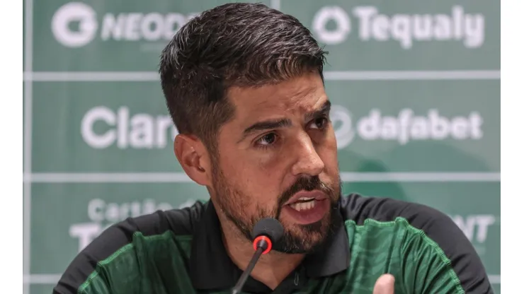 Foto: Robson Mafra/AGIF - António Oliveira vem sendo pressionado no cargo