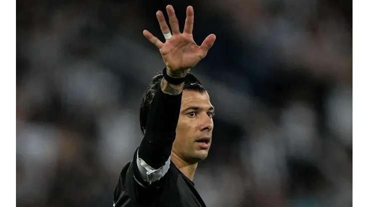 Thiago Ribeiro/AGIF - Cuesta pelo Botafogo.
