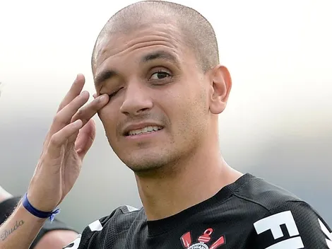 Fábio Santos 'ressuscita' bomba dos tempos de Roberto de Andrade no Corinthians