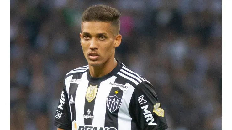 Foto: Fernando Moreno/AGIF - Pedrinho tem contrato com o Atlético-MG até junho