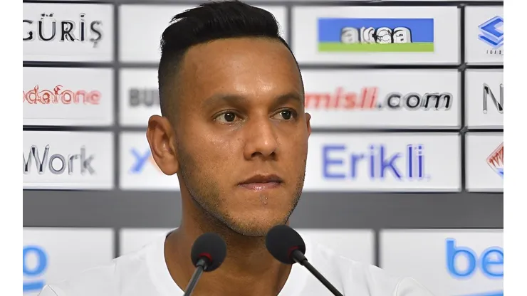 Foto: Divulgação site oficial do Besiktas - Souza, volante.