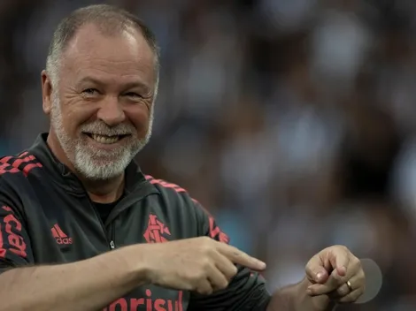 ATRAVESSOU! Mano vai 'arrancar' meio-campista do Palmeiras