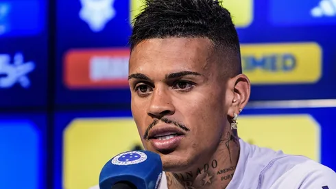 Foto: (Gustavo Aleixo/Cruzeiro) - Richard concedeu sua primeira entrevista coletiva no Cruzeiro nesta quarta (15)