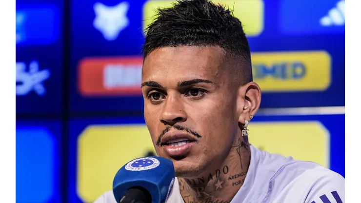 Foto: (Gustavo Aleixo/Cruzeiro) - Richard concedeu sua primeira entrevista coletiva no Cruzeiro nesta quarta (15)