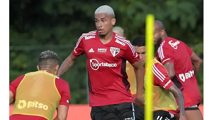 Marcos Paulo com a camisa do São Paulo - Foto: Rubens Chiri/São Paulo FC