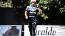 Foto: Raul Baretta/Santos FC - Odair Hellmann busca novas formações no Santos