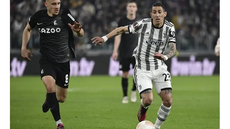 Isabella Bonotto/Anadolu Agency via Getty Images - Maximilian Eggestein e Dí Maria em disputa pelo lance no primeiro jogo das oitavas