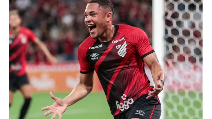 Foto: Robson Mafra/AGIF - Vitor Roque é o principal alvo do Barcelona
