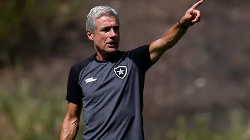 Foto: (Vitor Silva/Botafogo) - Luís Castro exaltou Tiquinho Soares no Botafogo