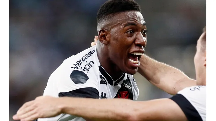 Foto: Daniel RAMALHO/VASCO/Divulgação - Léo: zagueiro se manifestou sobre o erro de Capasso