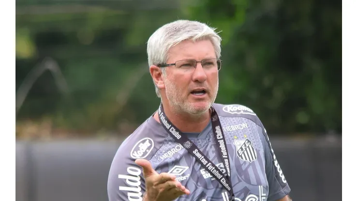 Odair Hellmann 'encontra' novo centroavante para o Santos