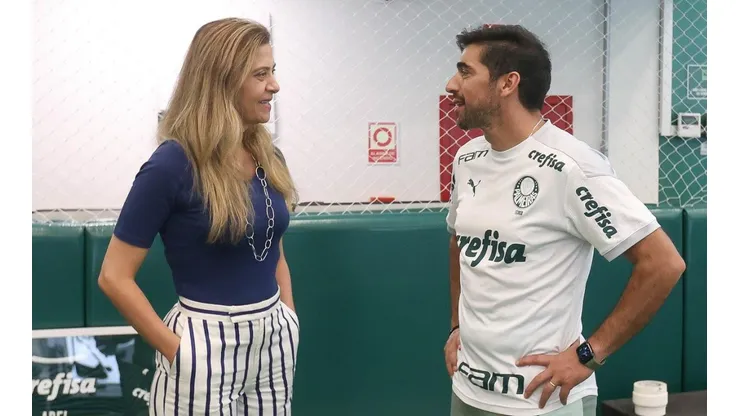 Foto: César Greco/ Palmeiras- Leila e Abel conversando na Academia de Futebol