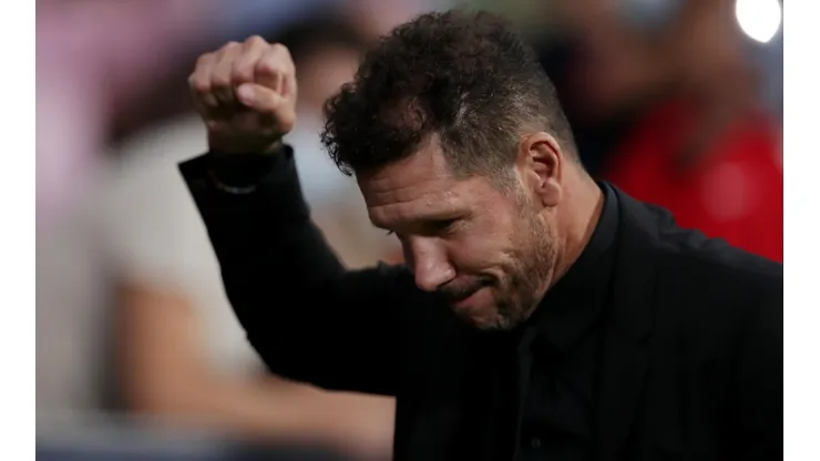 Foto: Gonzalo Arroyo Moreno/Getty Images - Gustavo Assunção, na mira do Palmeiras, já treinou sob o comando de Simeone