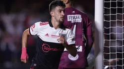 Pedrinho com a camisa do São Paulo - Foto: Ettore Chiereguini/AGIF