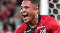 Foto: Robson Mafra/AGIF - Vitor Roque: jovem foi destaque na goleada do Athletico