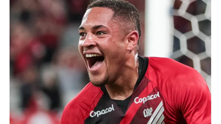 Foto: Robson Mafra/AGIF - Vitor Roque: jovem foi destaque na goleada do Athletico
