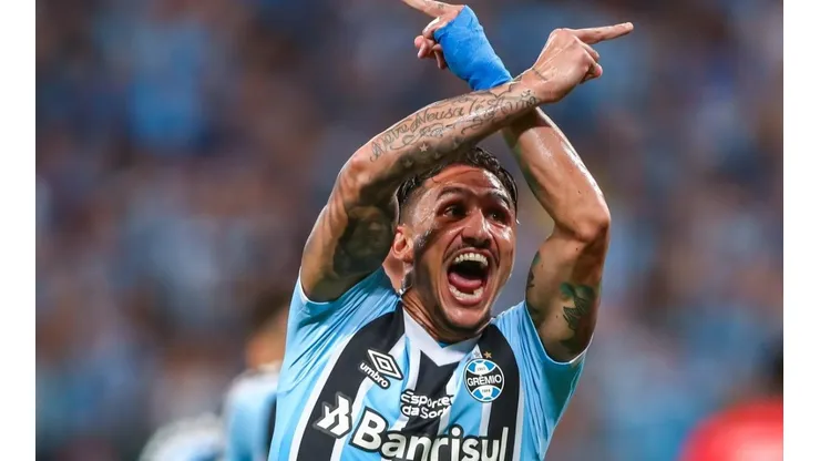 Foto: Lucas Uebel/Grêmio/Divulgação - Vina: meia-atacante assumiu titularidade no Grêmio