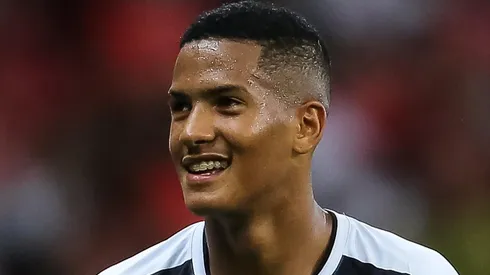 Ângelo, atacante do Santos - Foto: Pedro H. Tesch/AGIF