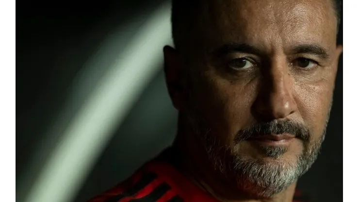 Foto: Jorge Rodrigues/AGIF - Vítor Pereira estaria insatisfeito com a postura da diretoria do Flamengo