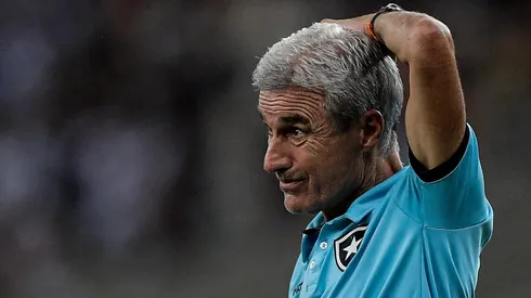 Thiago Ribeiro/AGIF - Castro no comando do Botafogo.