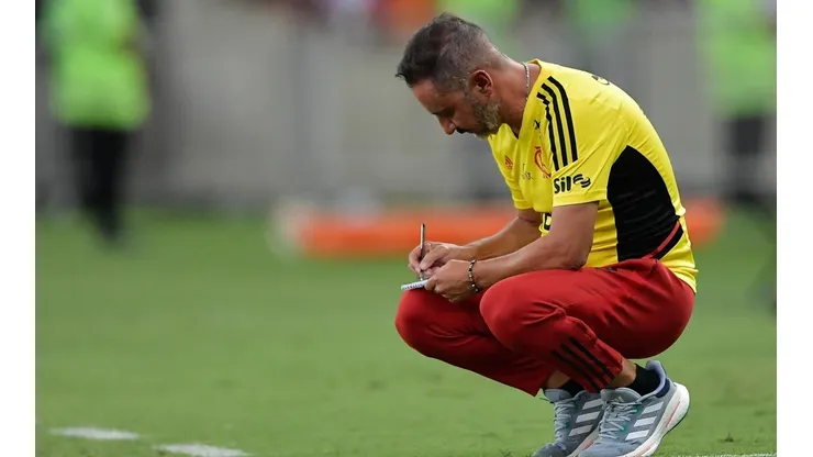 VP volta a mexer no time, muda formação do Flamengo e 'enlouquece' Nação