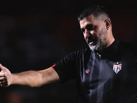 Adson Batista 'entrega' nome do substituto de Eduardo Souza no Atlético-GO