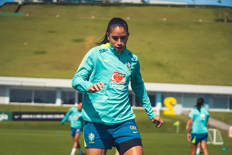 Rafaelle em treino da Seleção Brasileira Feminina. Divulgação/Fabio Souza/CBF. 