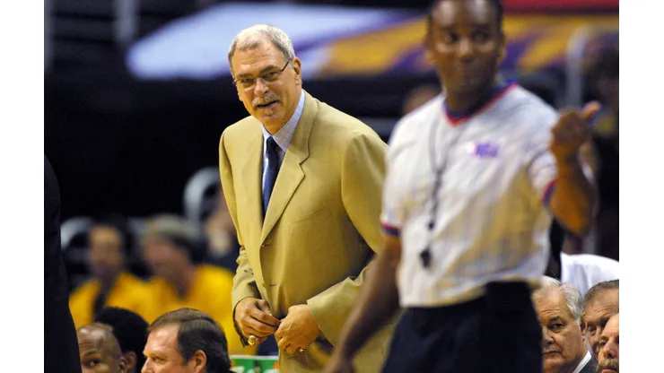 Phil Jackson, em 2001, quando comandou os Lakers (Foto: Donald Miralle/Allsport)