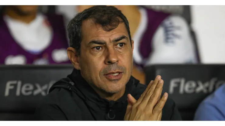 Carille gostou do que viu, mas reprovou uma postura ruim da equipe