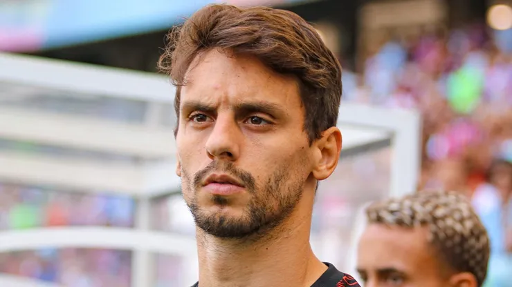 BA - SALVADOR - 13/05/2023 - BRASILEIRO A 2023, BAHIA X FLAMENGO - Rodrigo Caio jogador do Flamengo durante aquecimento antes da partida contra o Bahia no estadio Arena Fonte Nova pelo campeonato BRASILEIRO A.