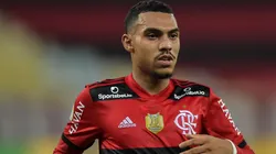 Matheuzinho está machucado no Flamengo - Foto: Thiago Ribeiro/AGIF