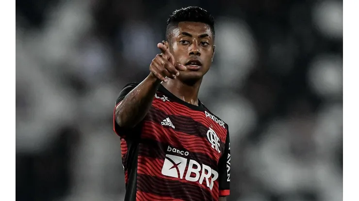 Foto: Thiago Ribeiro/AGIF - Bruno Henrique: atacante é desfalque do Flamengo desde a metade de 2022