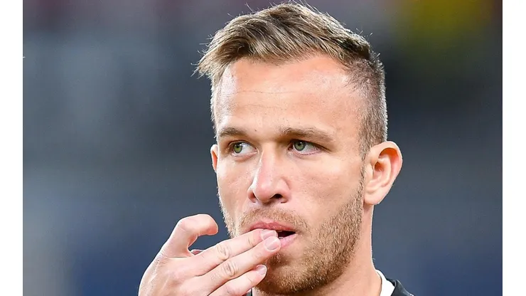 - Arthur, volante