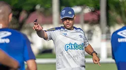 Alex comanda treino no Avaí — Foto: Leandro Boeira/Avaí FC