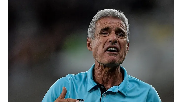 Luís Castro recebe notícia inesperada sobre saída do Botafogo