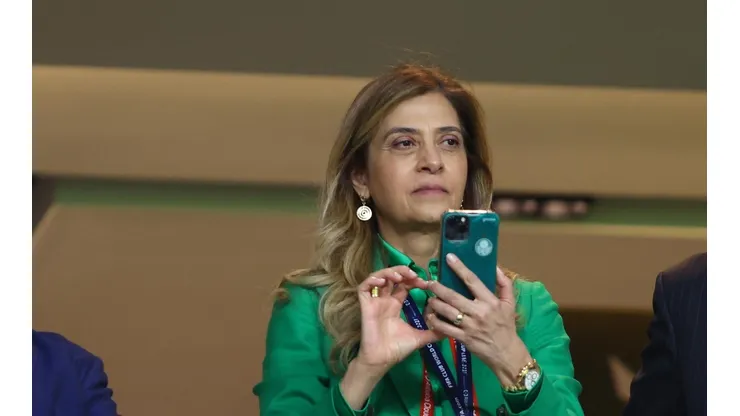 "Leila Pereira perdeu"; Meia diz sim e fica próximo de assinar com o Santos