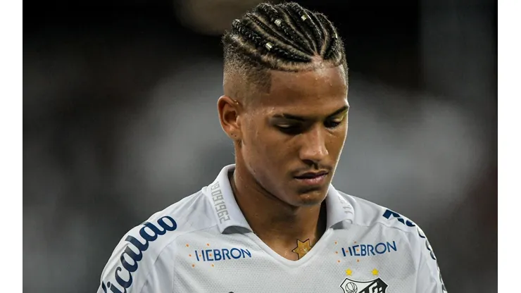 Foto: Thiago Ribeiro/AGIF - Ângelo deve permanecer no Santos